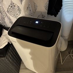 PORTABLE AC UNIT !!! 