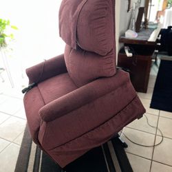 FIRM.   PRICE !!!!!!!GOLDEN TECHNOLOGY POWER LIFT CHAIR RECLINER  PR505m  INFINITE ♾️ POSITION ZERO GRAVITY EXCELLENT CONDITION 