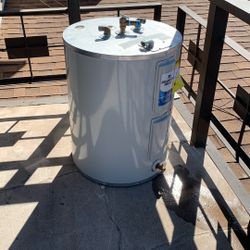 28 Gal Electrical Water Heater