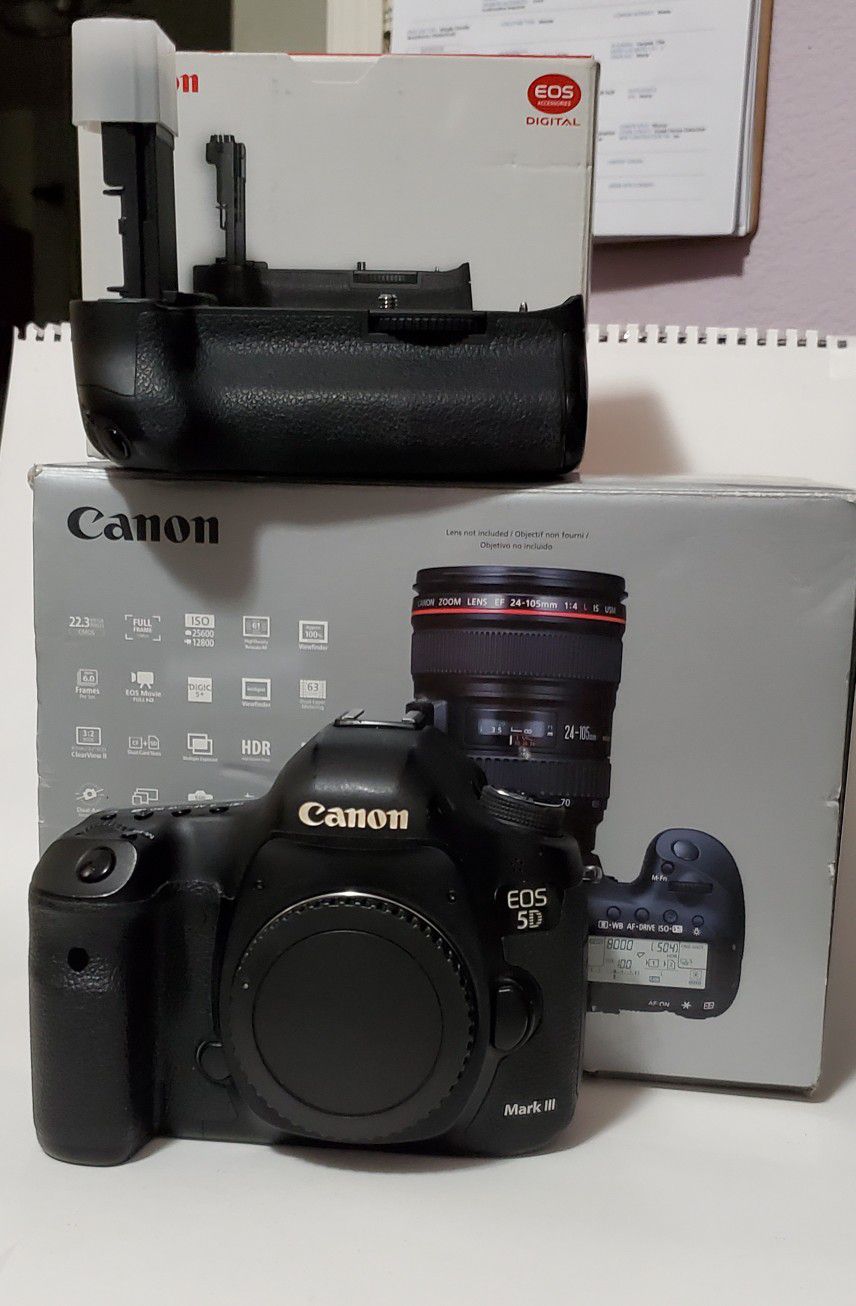 Canon 5D Mark III  With GRIP+ Lens 24-105mm F/4