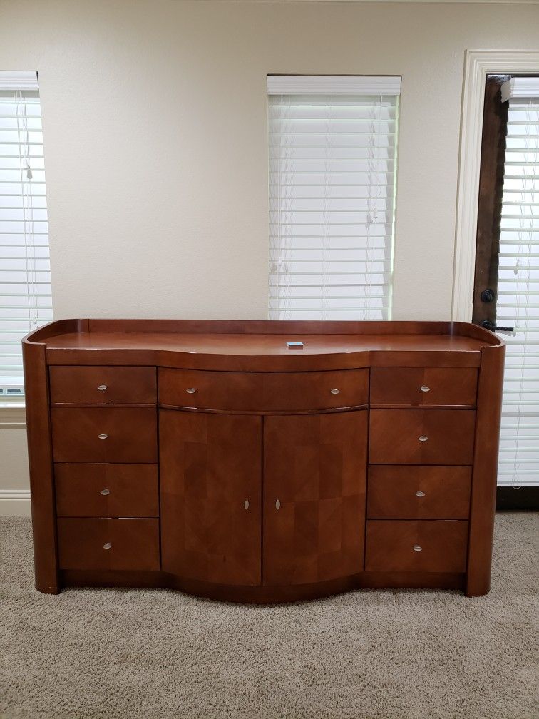 Solid Wood Dresser With Mirror