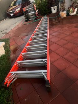 Escalera de 14 pies de fibra de vidrio doble subida como nuevas