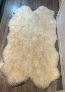 Lamb skin rug