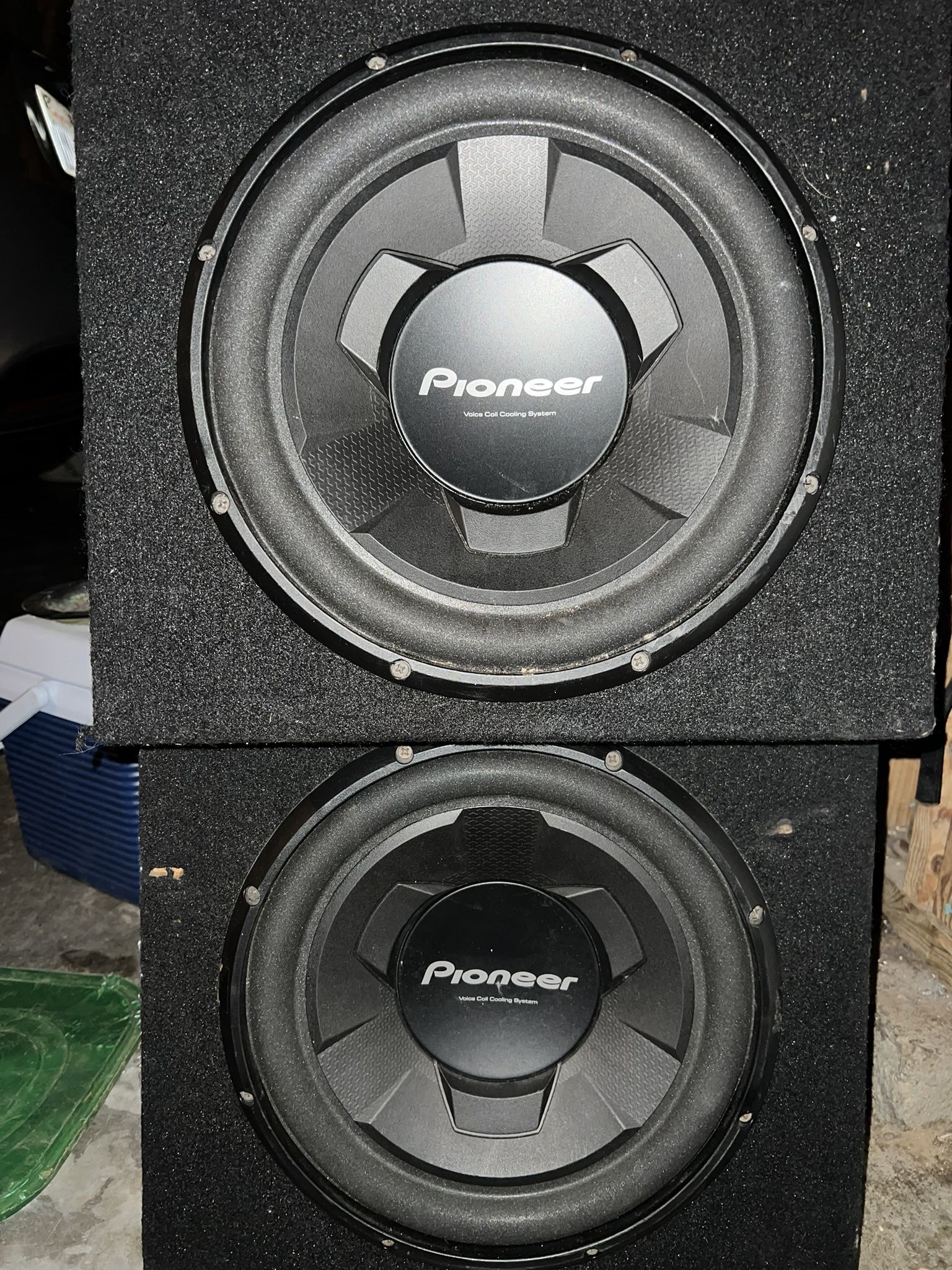 (2) 12 Inch Subwoofers