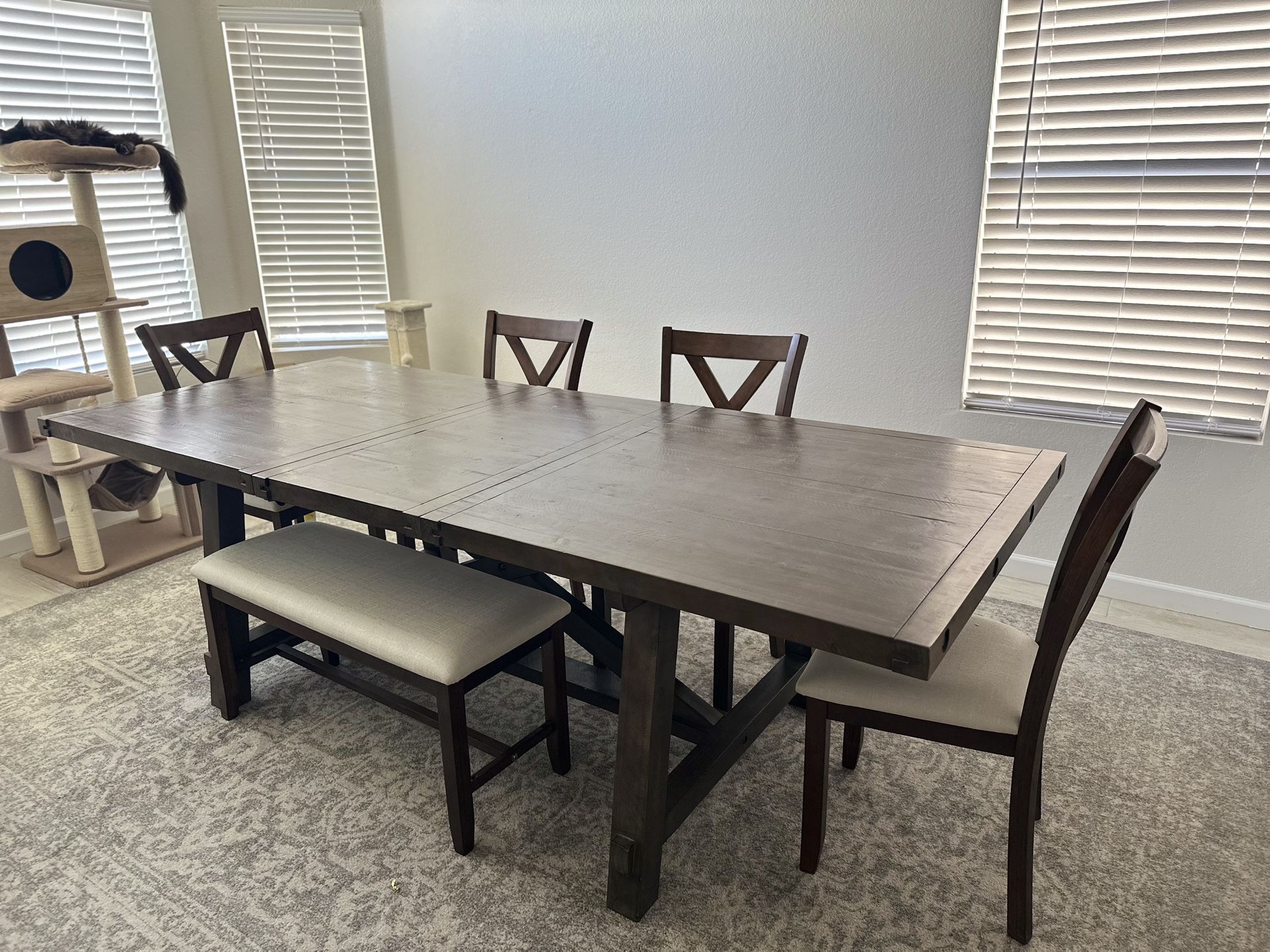 Jaxon Dining Table
