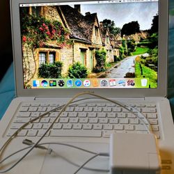 Last White MacBook 13” In Excellent Condition 2009 For A Collector! Make Me An Offer!