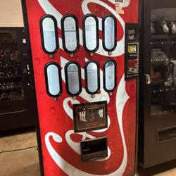 ROYAL 660 DRINK VENDING MACHINE