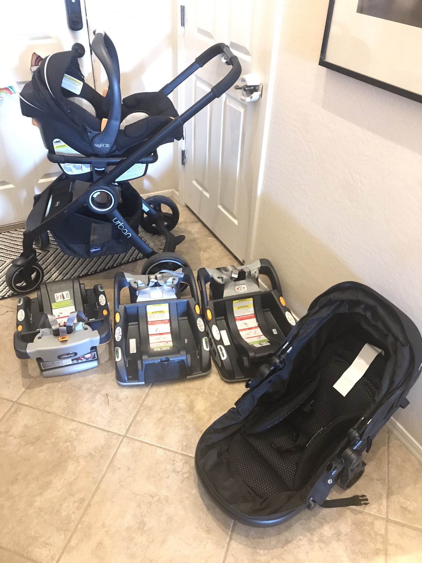 Chicco Travel System With Car Seat And 3 Bases