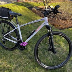 Specialized Ariel With new lights & Bike Rack/bag