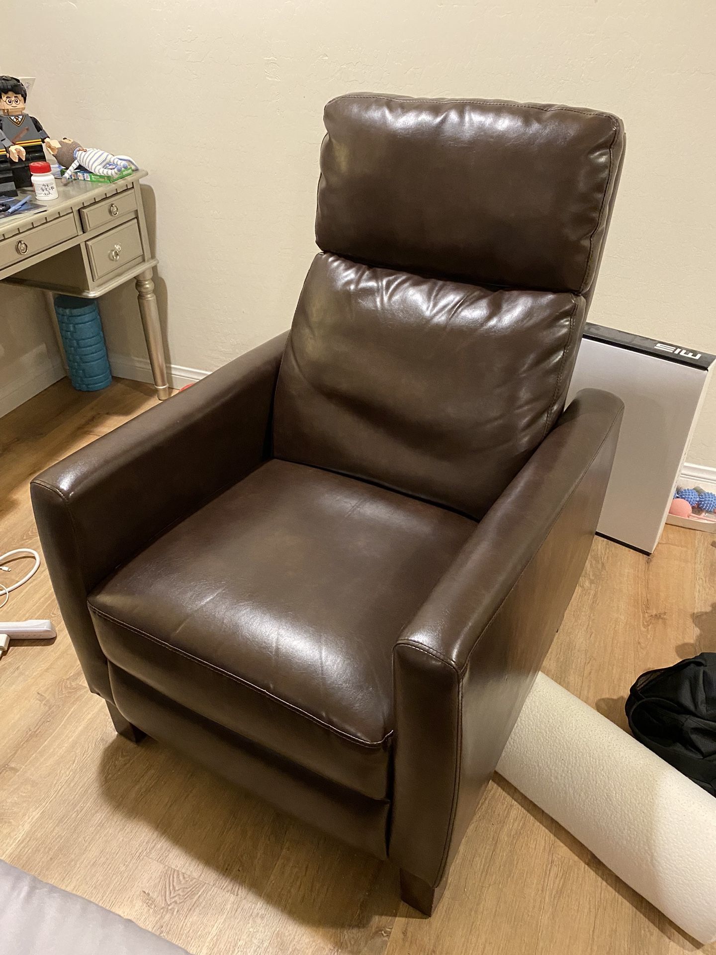 Brown Leather Sofa Chair for Sale in Las Vegas, NV OfferUp