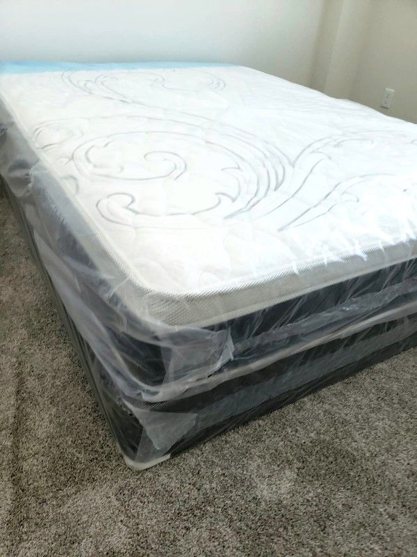 NEW QUEEN PILLOW TOP MATTRESS. Bed frame is not available. Take it home same day 👍