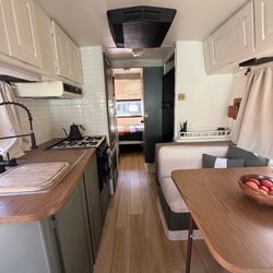 Renovated Chieftan Winnebago 