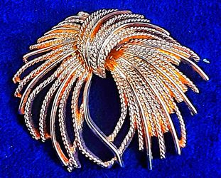 Signed TRIFARI large goldtone costume jewelry metal brooch