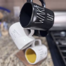 Spin Mug Carrier And Mugs (Rae Dunn)