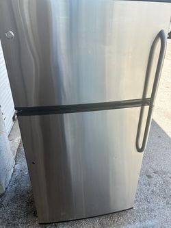 REFRIGERATOR GE 33”