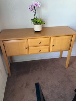 Side decorative table