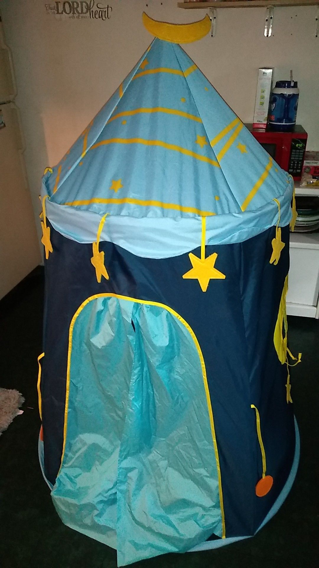 Happy arts and crafts toys Gmbh tent