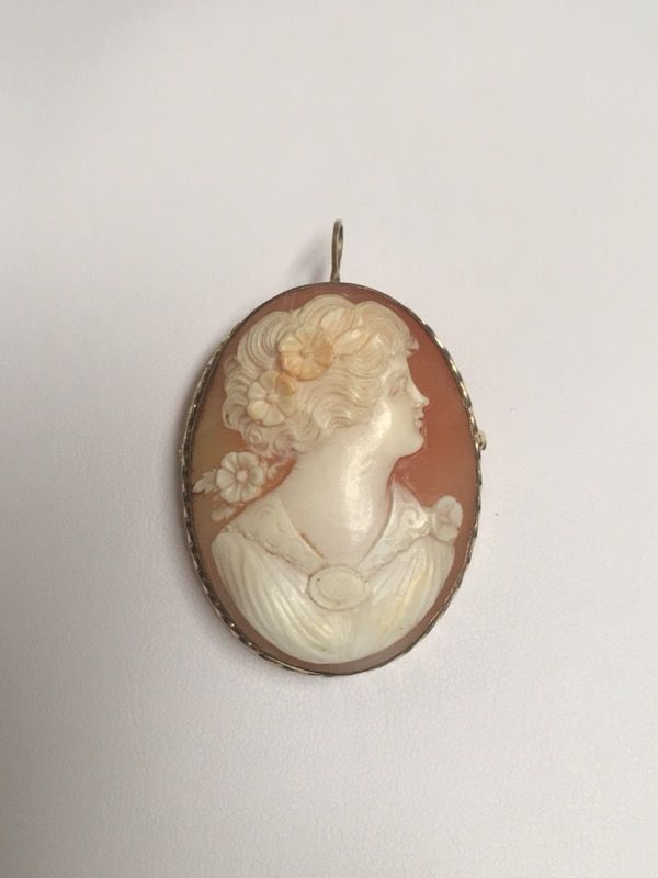 10k Cameo pendant/brooch