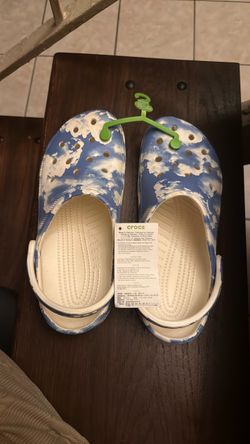 Crocs Adult size 8M/10W