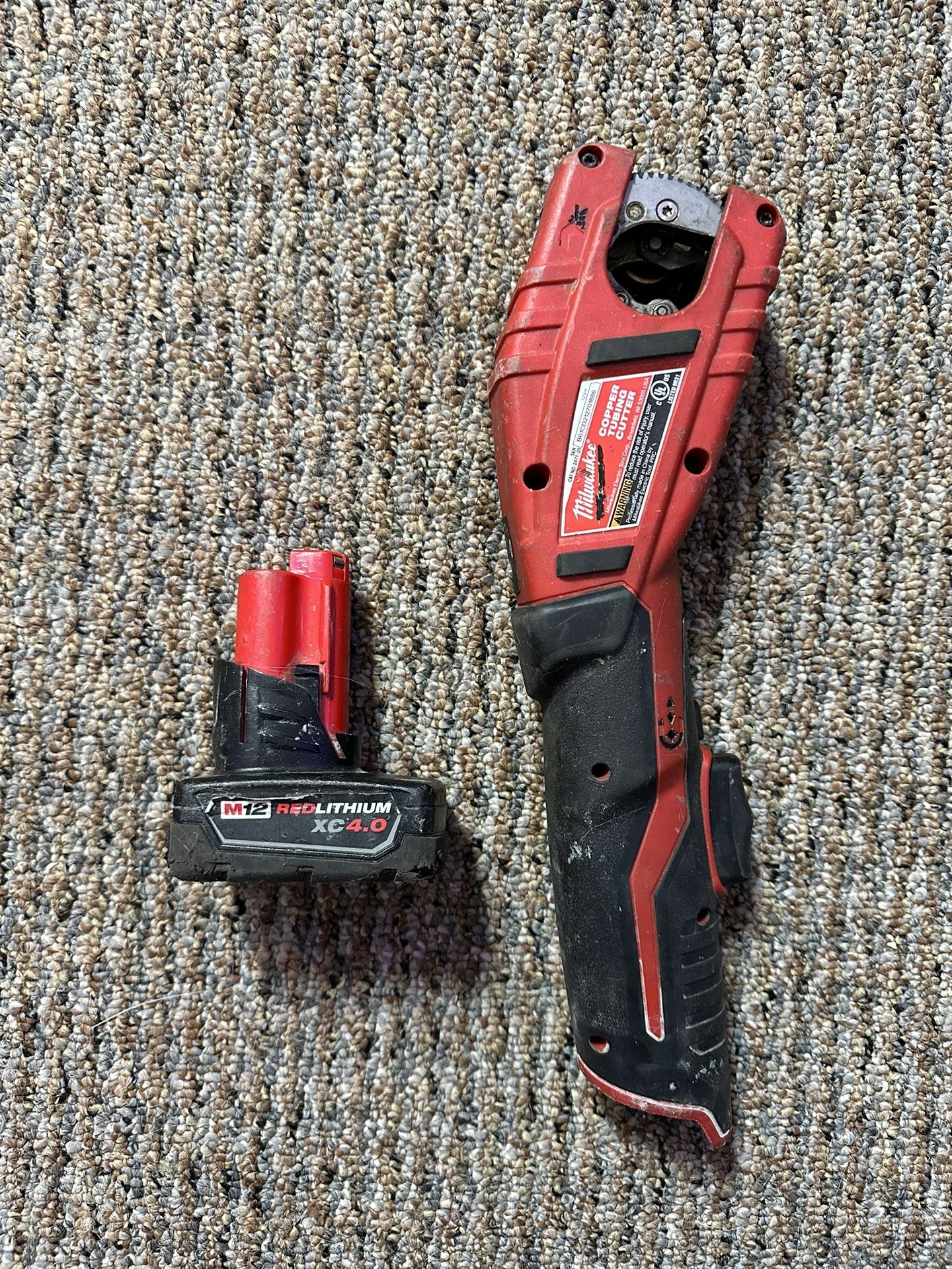 MILWAUKEE Cordless Copper Tubing Cutter + M12 Battery