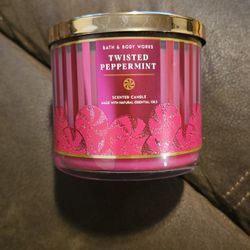 Bath and bodyworks twisted peppermint candle