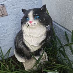 Cat Statue 