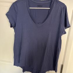 Casual Blue V-Neck Women's Top Patagonia size medium 