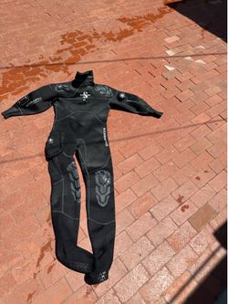 Dry suit/wet suit