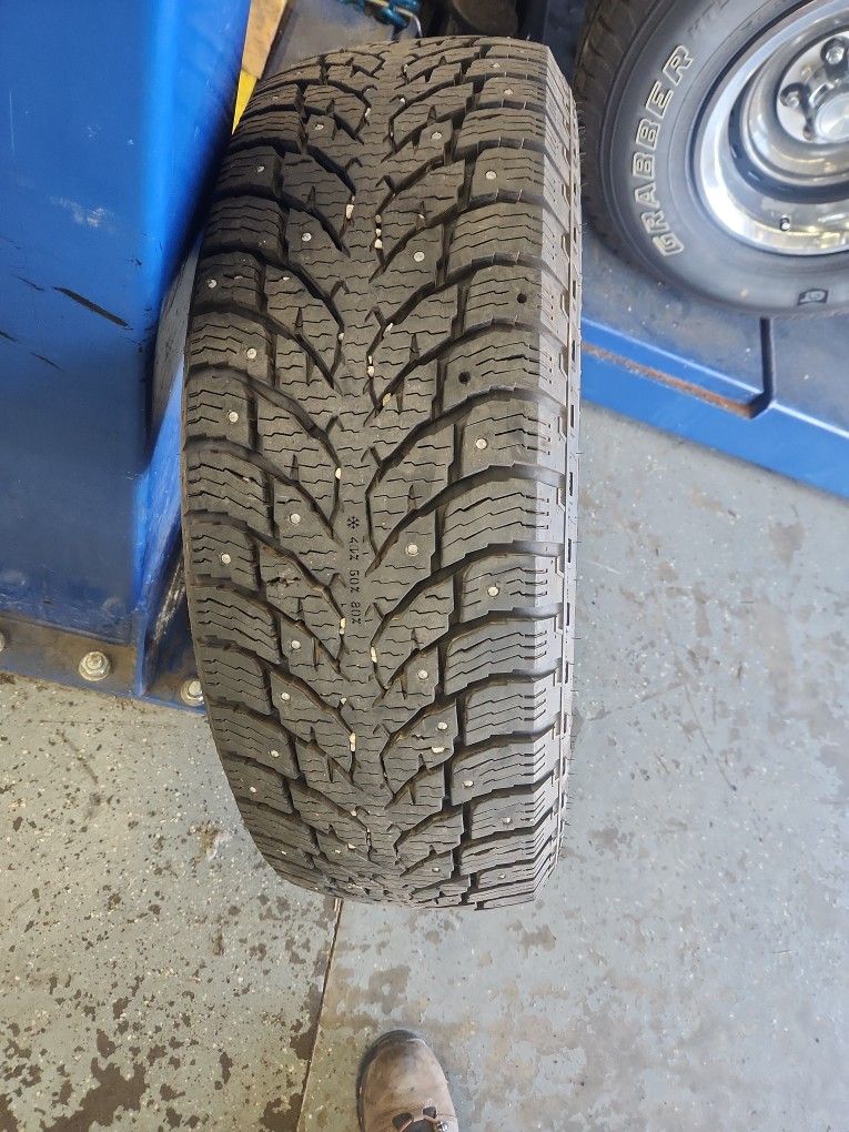 Nokian Hakkapeliitta LT3 tires (Studded) for Sale in Auburn, WA - OfferUp