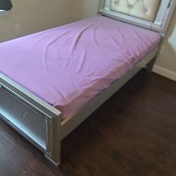 Girls Twin Mirror Panel Bed With Lighted Headboard And Mirror Chest