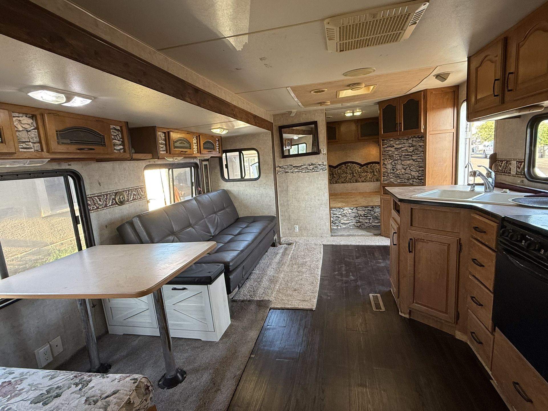 32ft RV Clean Title!!