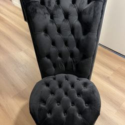 Black Velvet Chair , Like New Barely Used 