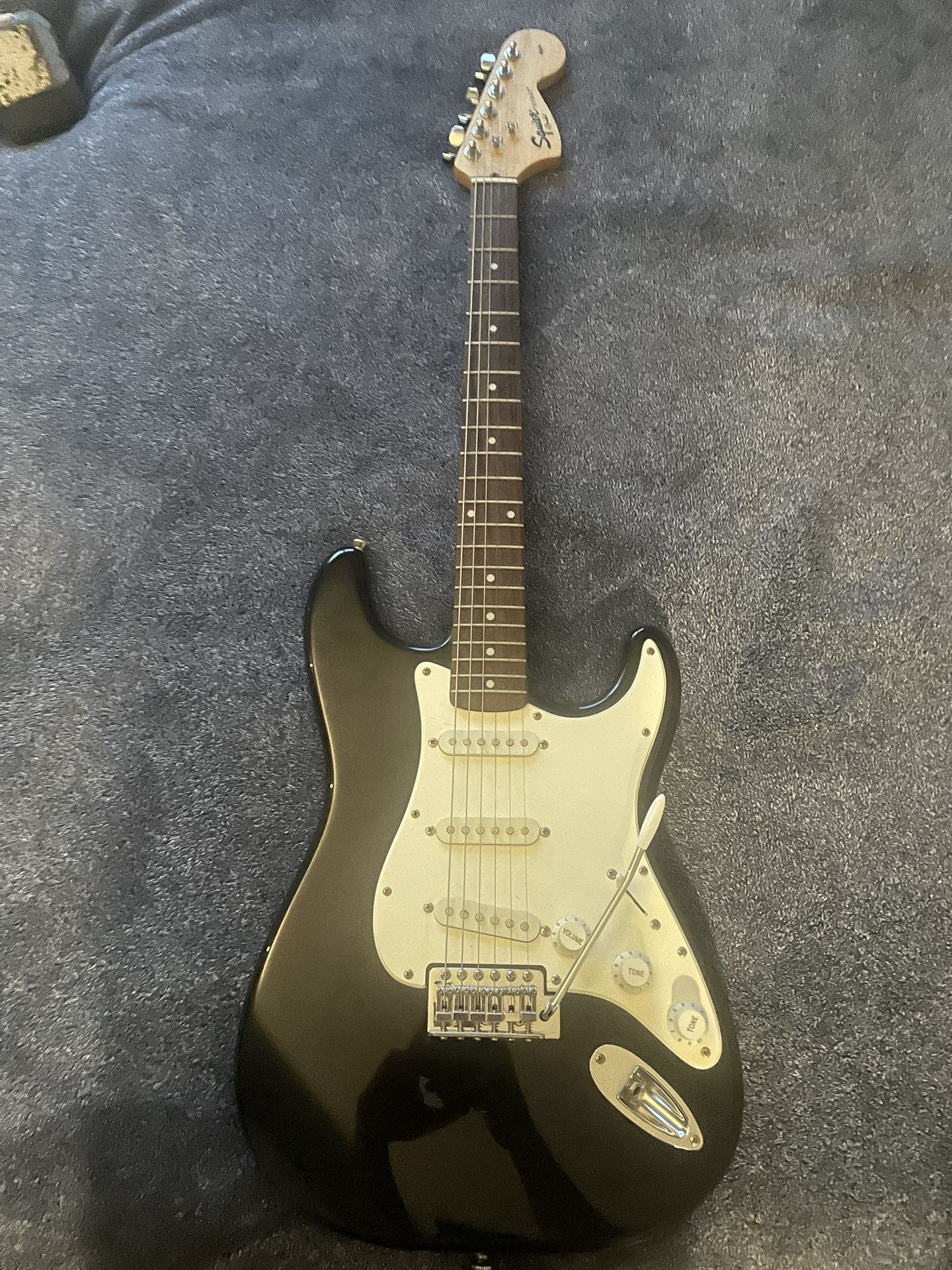 Fender Guitar (with Carry Bag)