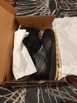 NEW REEBOK TENNIS  SIZE 8 