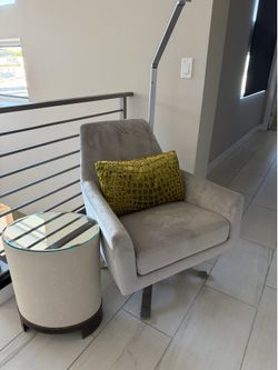 Elipse Side Table with mirror