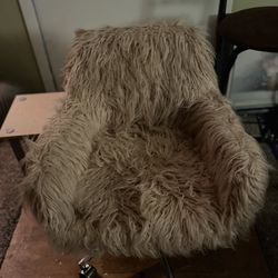 Pink Fuzzy Desk Chair for Sale in Austin TX OfferUp