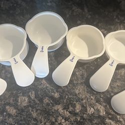 Measuring cups