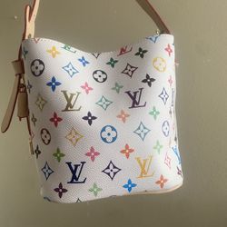 New Super Cute Bag With Wristlet 