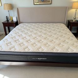 Like New Helix Luxe Midnight Pillow Top King Mattress