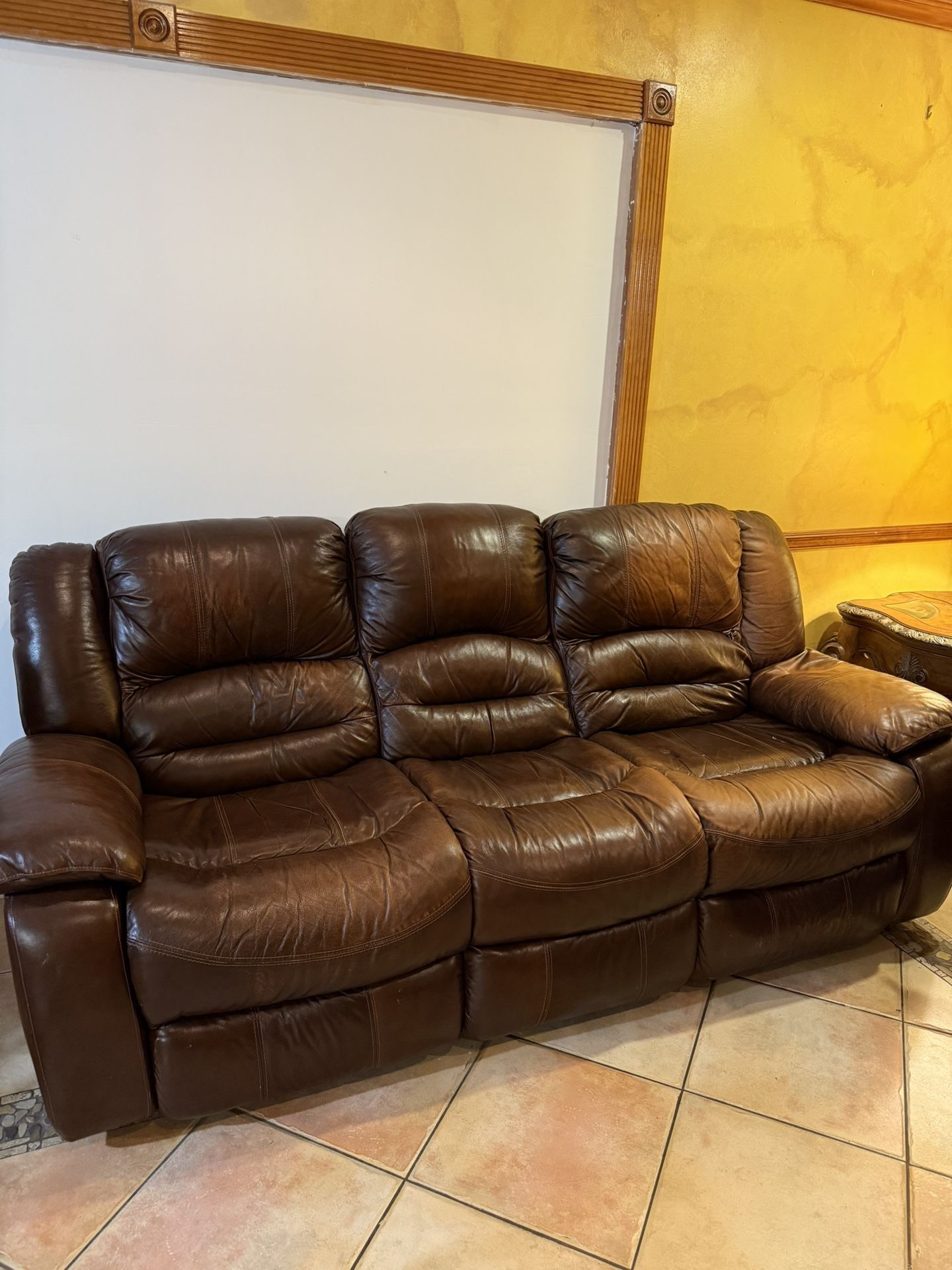 Leather Recliner / Sofa Reclinable