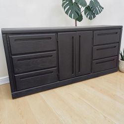 Black modern dresser