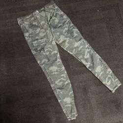 Mudd size 15 high rise utility jeggings army print 