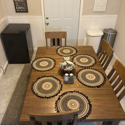 Dining Room Table / Kitchen Table 