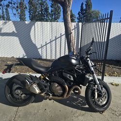 2015 Ducati monster 821 Dark