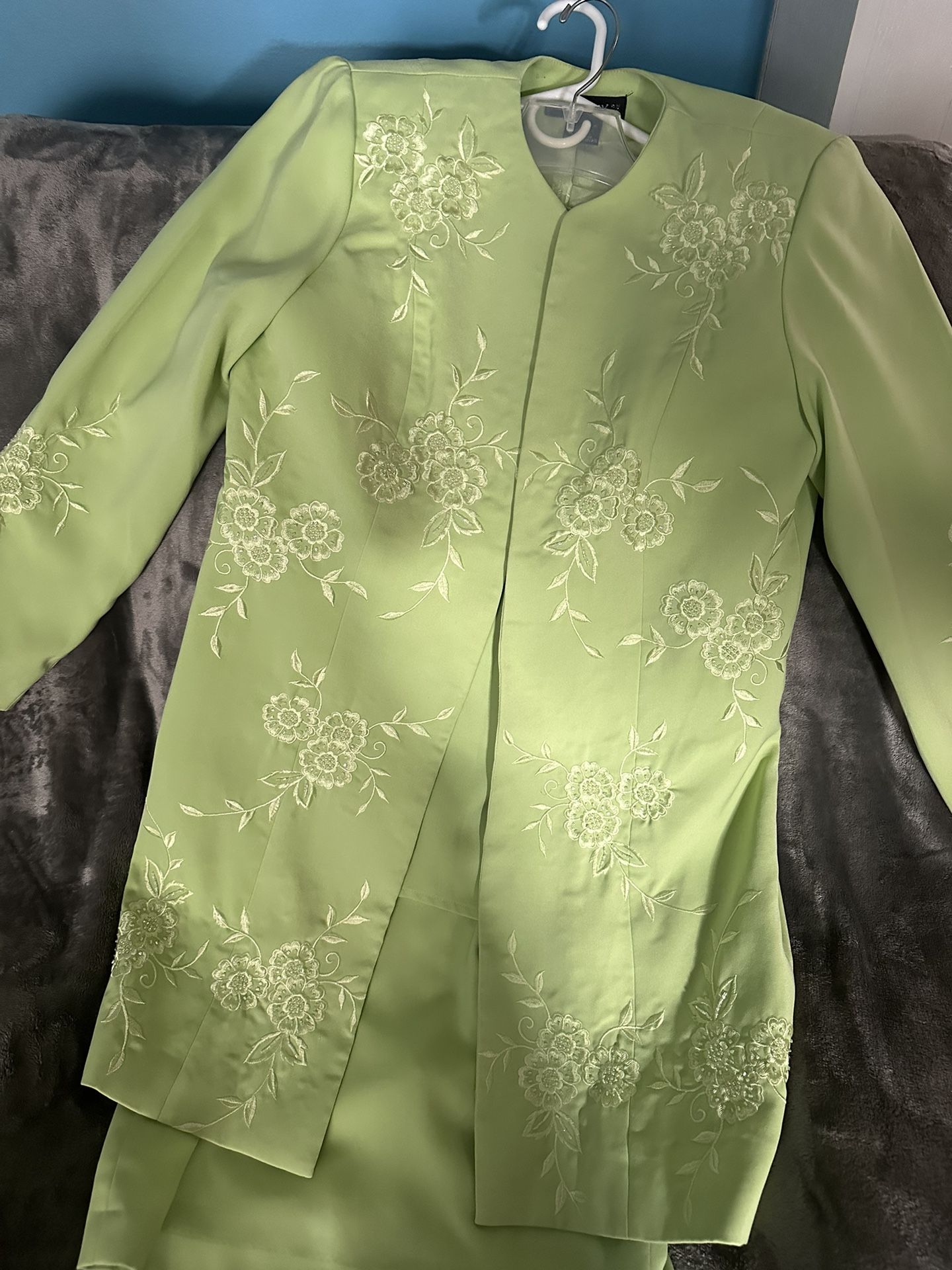 Ladies Skirt Suit