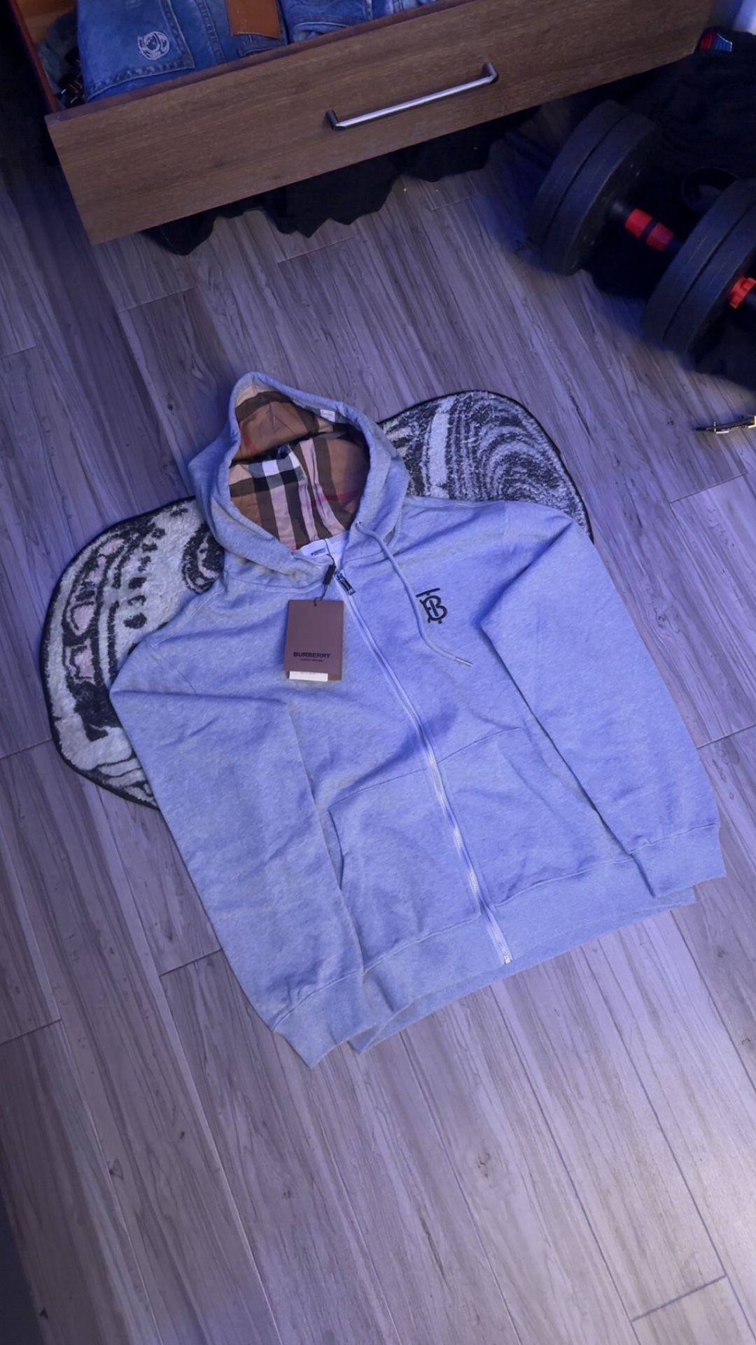 BURBERRY ZIP UP HOODIE (L)