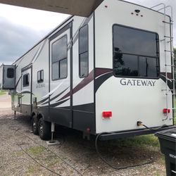 2017 Heartland Gateway 5th Wheel 