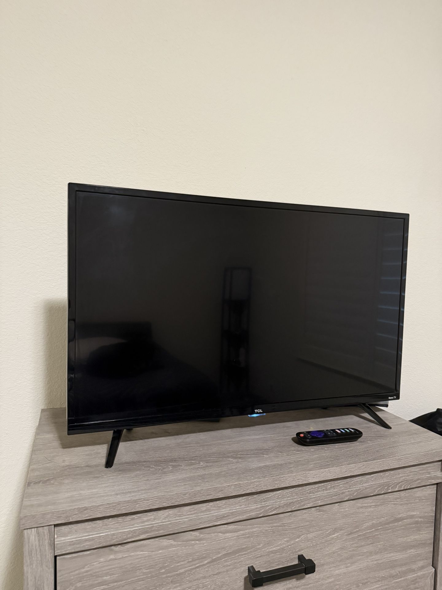 32 Inch TCL Roku Smart TV