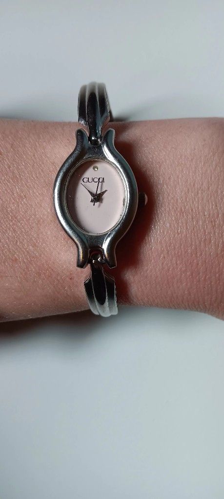 SALE! WOMENS GUCCI WATCH!