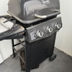 DynaGlo Gas Grill